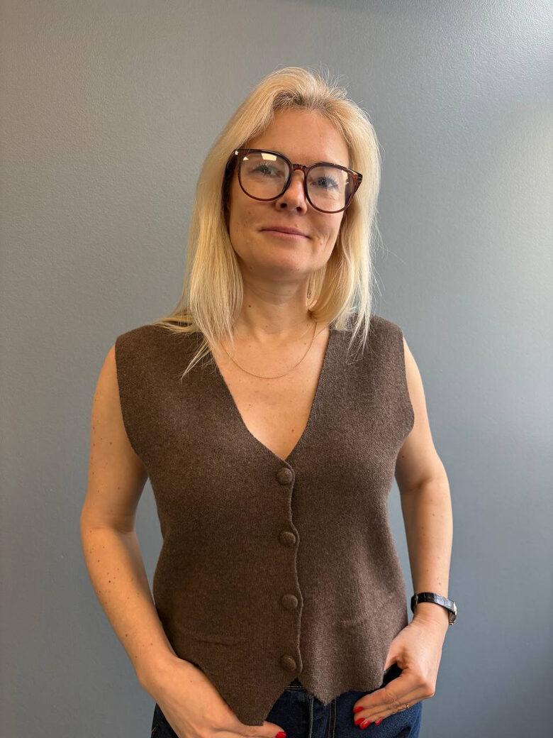 Veste ar vilnu un kašmiru, brūna